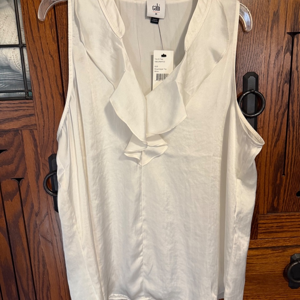 Cabi Showstopper sleevless blouse in white, womens size Med
